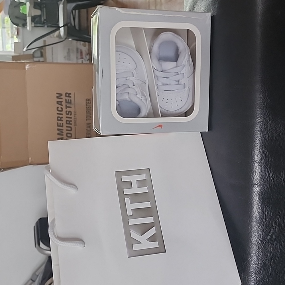 NEVER USED NEWBORN NIKE AIRFORCE 1 BOUGHT AT KITH